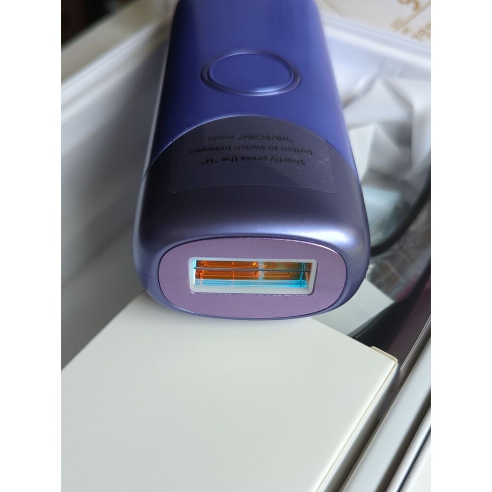 IPL Handheld Hair Removal Device - Picture 2 of 5